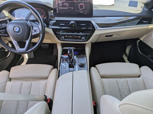 Used 2021 BMW 530i w/ Convenience Package RWD image 14