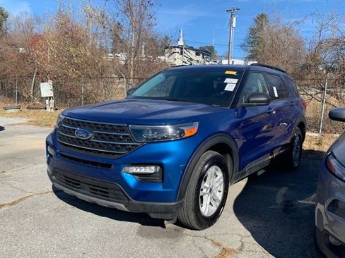 Used 2023 Ford Explorer XLT w/ Equipment Group 202A image 11