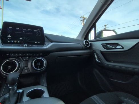 Certified 2025 Chevrolet Blazer LT image 3