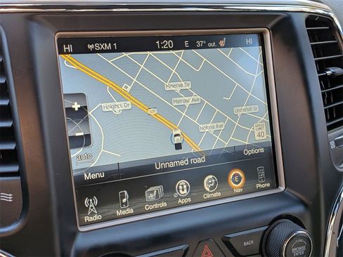 Used 2017 Jeep Grand Cherokee Limited image 18