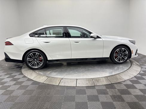 New 2026 BMW 530i xDrive w/ M Sport Package image 17