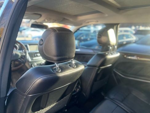 Used 2014 Mercedes-Benz GL 450 4MATIC image 12