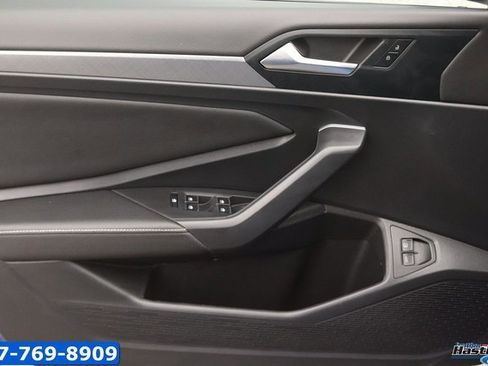 Used 2022 Volkswagen Jetta SE image 10