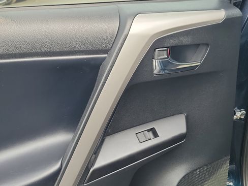 Used 2018 Toyota RAV4 XLE AWD/4WD image 14