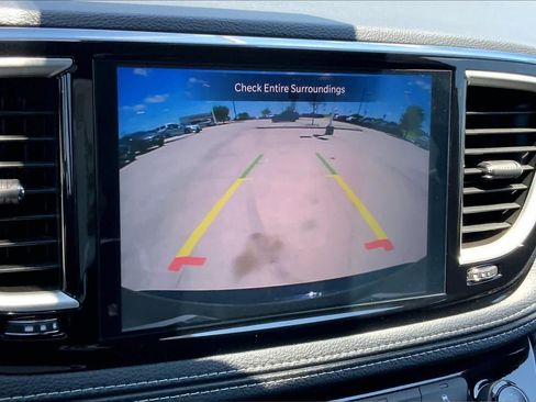 Used 2025 Chrysler Pacifica Select FWD image 29