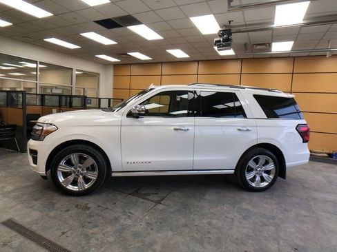 Certified 2023 Ford Expedition Platinum image 4