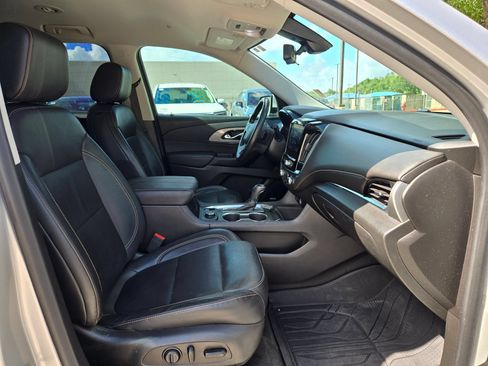 Used 2020 Chevrolet Traverse RS FWD image 24