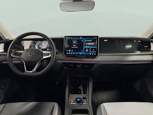 New 2025 Volkswagen Tiguan SE image 11