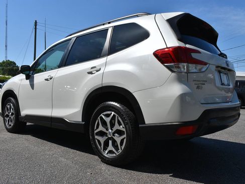 Used 2020 Subaru Forester Premium image 32