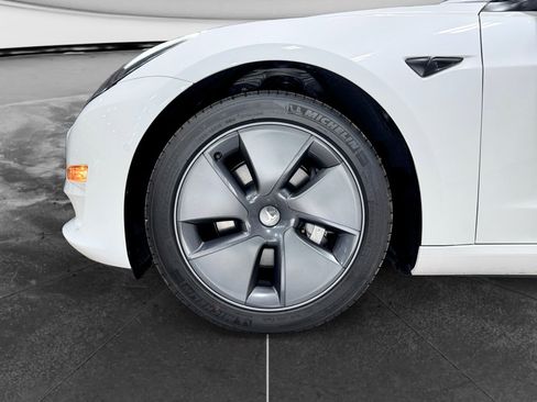 Used 2022 Tesla Model 3 Long Range AWD/4WD image 29