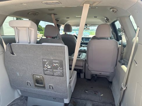 Used 2020 Kia Sedona LX FWD image 9