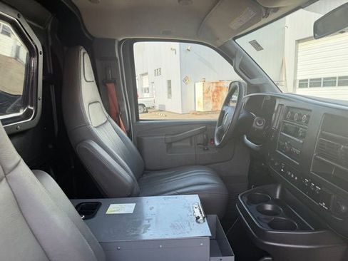Used 2018 Chevrolet Express 2500 w/ Driver Convenience Package RWD image 14