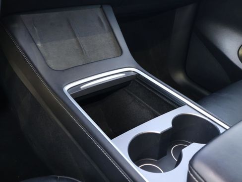 Used 2022 Tesla Model Y Performance AWD/4WD image 21