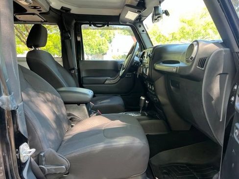 Used 2017 Jeep Wrangler Sport AWD/4WD image 14