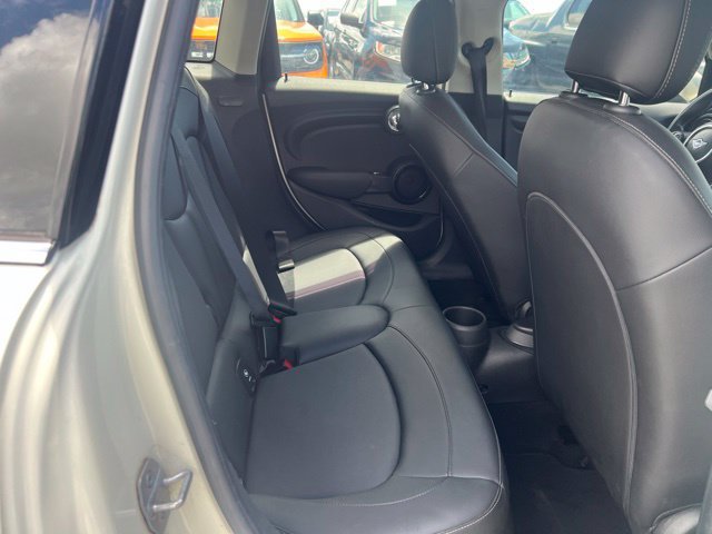 Used 2020 MINI Cooper 4-Door Hardtop w/ Storage Package FWD image 7