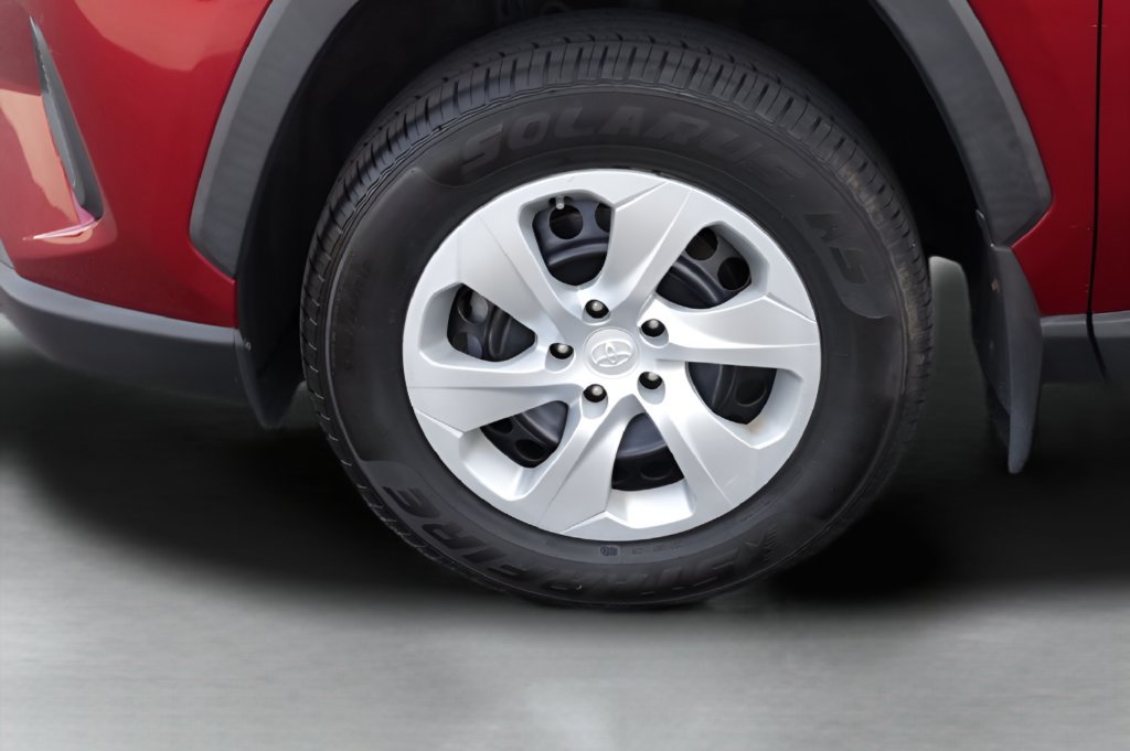 Used 2021 Toyota RAV4 LE AWD/4WD image 3