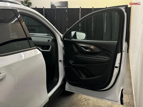 Used 2024 GMC Terrain SLT image 22