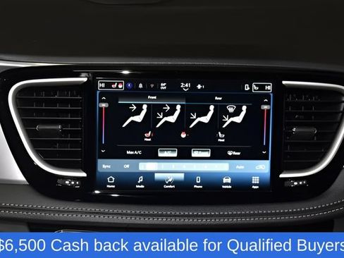 New 2026 Chrysler Pacifica Select FWD image 17