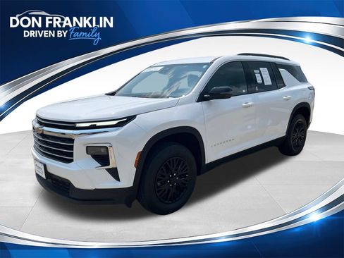 Used 2025 Chevrolet Traverse LT AWD/4WD image 1