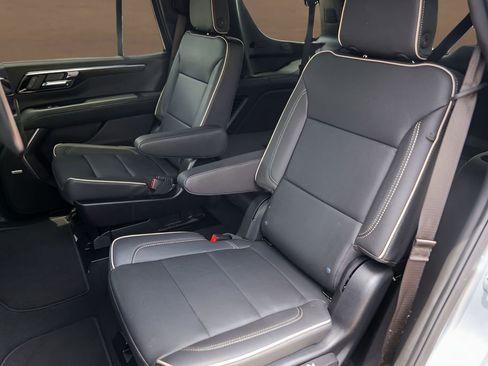 Used 2025 Chevrolet Tahoe Premier AWD/4WD image 25