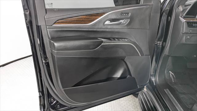 Used 2022 Cadillac Escalade ESV Luxury RWD image 12