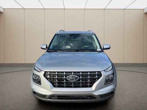 Certified 2025 Hyundai Venue SEL FWD image 7