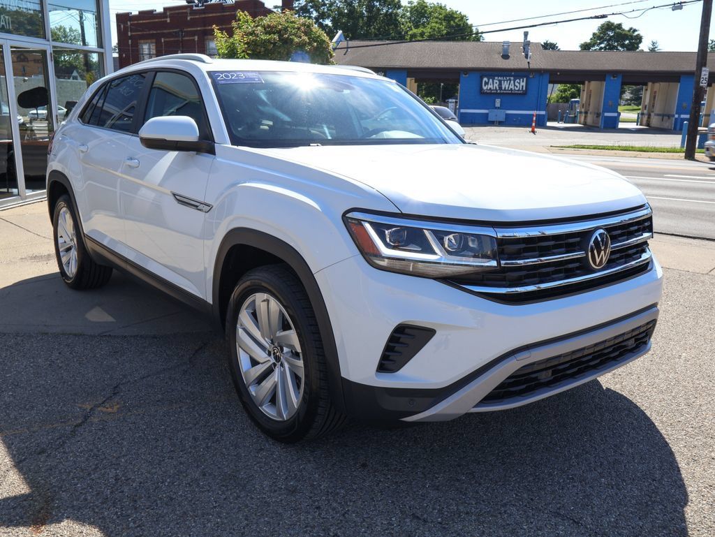Used 2023 Volkswagen Atlas Cross Sport SE w/ Panoramic Sunroof Package FWD image 7
