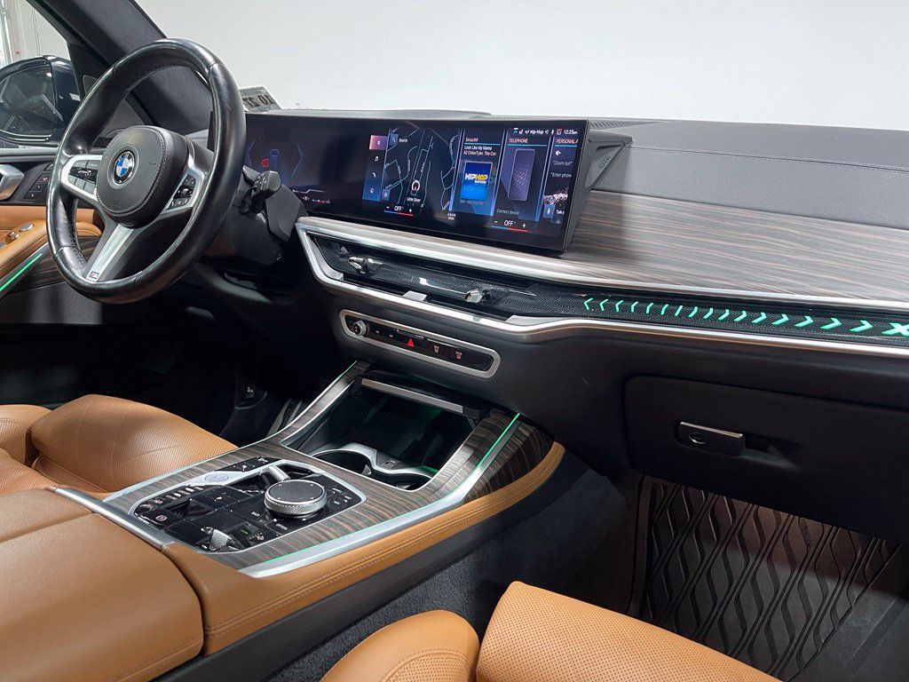Used 2023 BMW X7 xDrive40i w/ M Sport Package AWD/4WD image 28