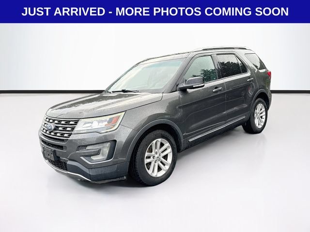Used 2016 Ford Explorer XLT w/ Equipment Group 202A FWD image 3
