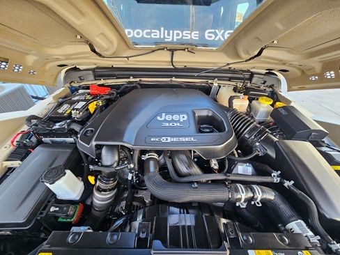 Used 2023 Jeep Gladiator Sport image 5