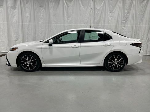 Used 2022 Toyota Camry SE image 4