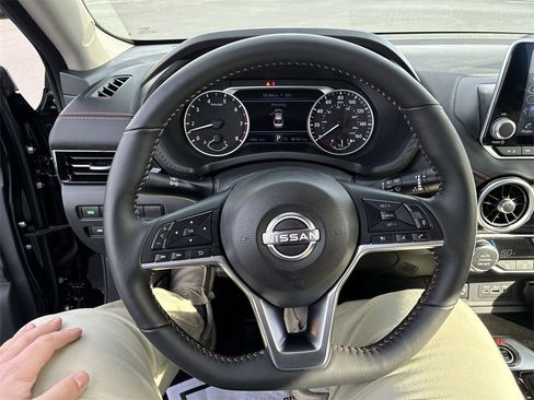 Used 2025 Nissan Sentra SR w/ SR Premium Package image 14