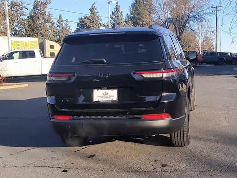 New 2025 Jeep Grand Cherokee L Laredo image 8