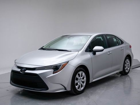 Certified 2024 Toyota Corolla LE image 1