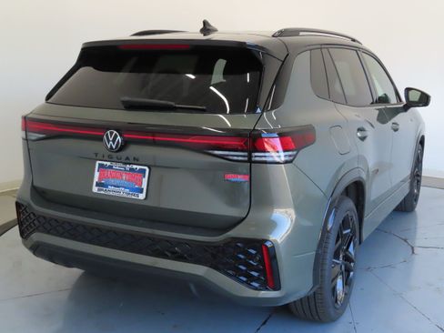 New 2026 Volkswagen Tiguan SE R-Line image 4