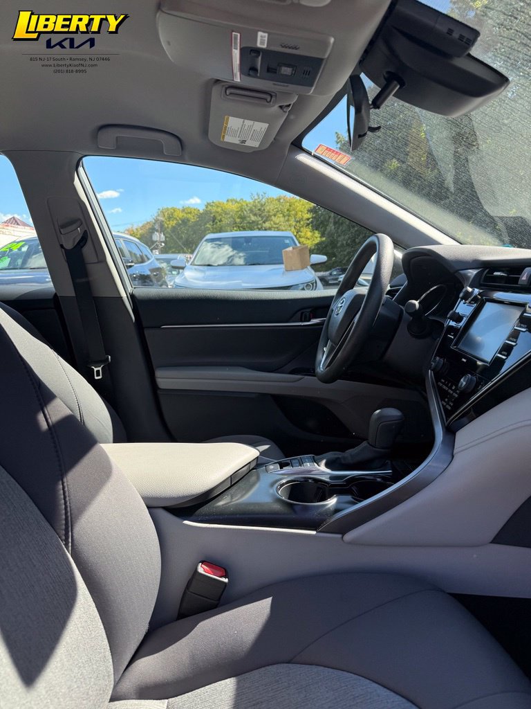 Used 2020 Toyota Camry LE FWD image 9