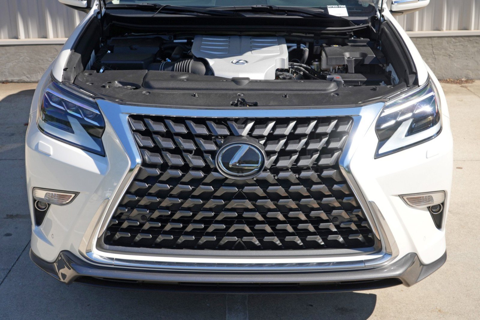 Used 2023 Lexus GX 460 Premium w/ Accessory Package AWD/4WD image 8