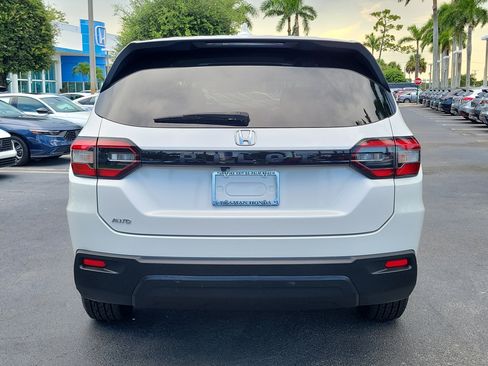 Certified 2024 Honda Pilot LX image 5