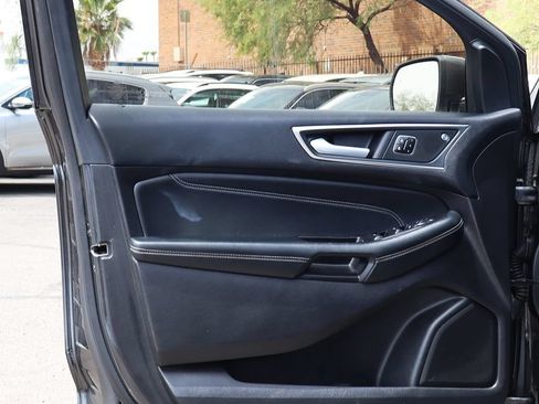 Used 2020 Ford Edge Titanium FWD image 37