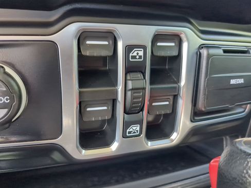Used 2021 Jeep Gladiator Sport image 45