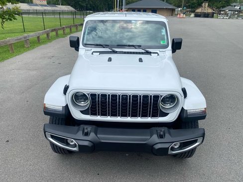 New 2025 Jeep Wrangler Unlimited Sahara AWD/4WD image 9