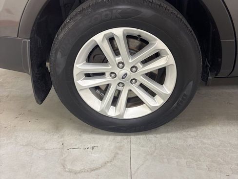 Used 2016 Ford Explorer XLT w/ Equipment Group 202A FWD image 33