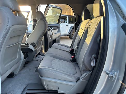 Used 2011 GMC Acadia SL w/ Preferred Package image 17