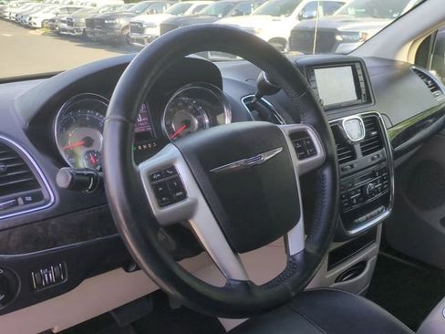Used 2015 Chrysler Town & Country Touring w/ Driver Convenience Group FWD image 31