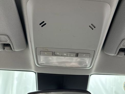 Used 2019 Chevrolet Trax LT w/ LT Convenience Package image 24