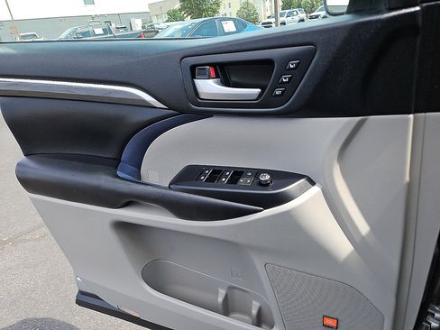 Used 2019 Toyota Highlander Limited FWD image 14