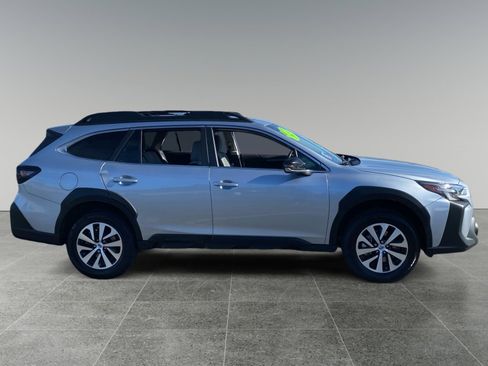 Used 2023 Subaru Outback Premium image 6