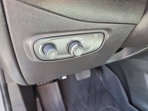 Used 2023 Chevrolet Equinox LT FWD image 17