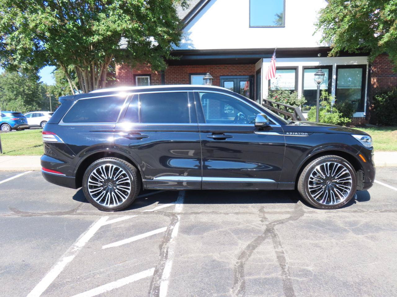 Used 2022 Lincoln Aviator Black Label w/ Dynamic Handling Package AWD/4WD image 9