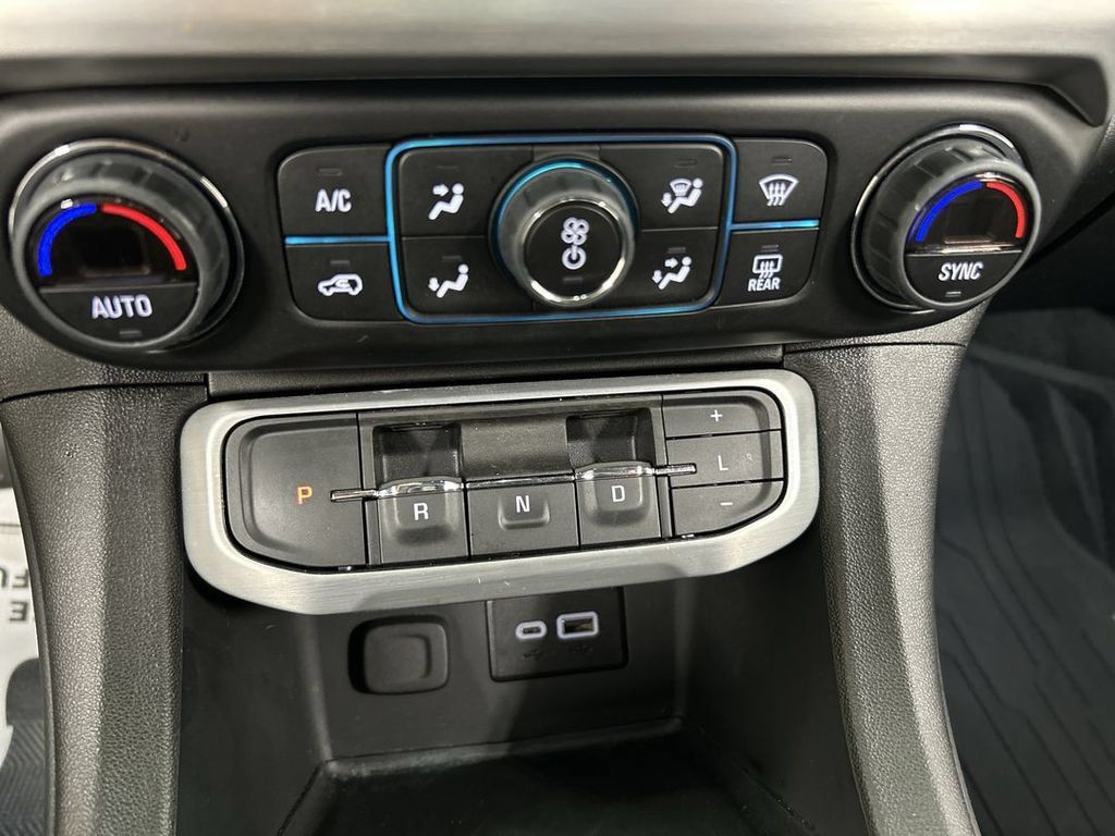 Certified 2023 GMC Acadia SLE w/ Driver Convenience Package AWD/4WD image 16